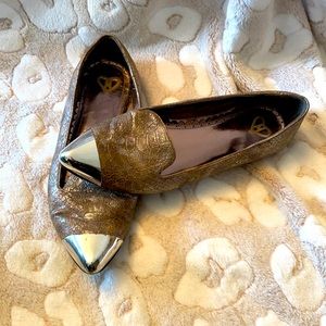 Funky snake skin pointed toe flats